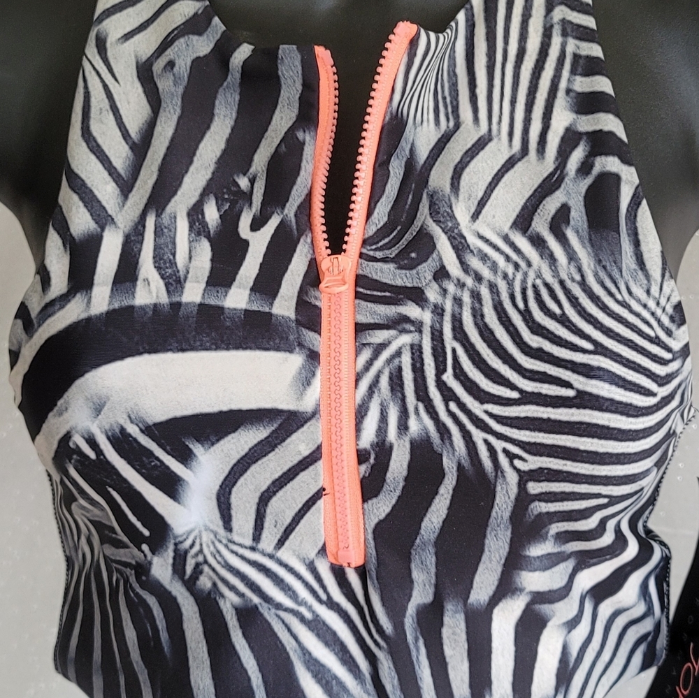 NWT Sport Bra/Yoga Top by Betsey Johnson - Picture 4 of 15